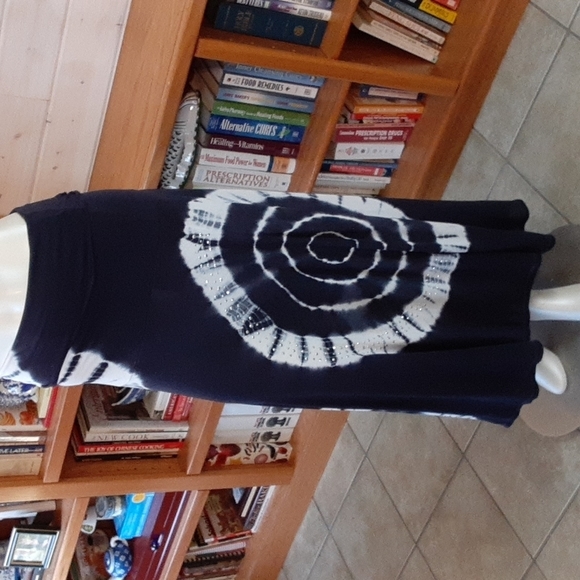 Cruisewear. Dresses & Skirts - CRUISE-WEAR, Dress/Skirt size X-Large, Navy & White tie dyed travel garment.